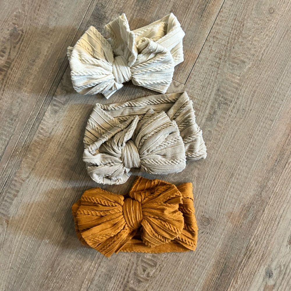 Bundle 3 baby items for $5! Baby/ toddler girl bows
